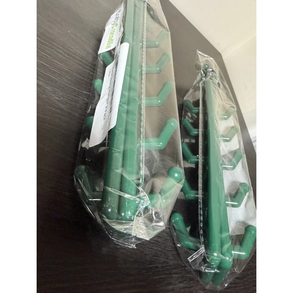 CraftyCrocodile Space Saving Hangers for Clothes - 4 in Pack, Heavy Green